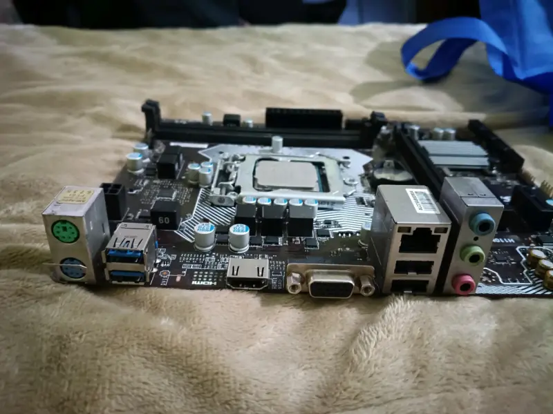 Placa Madre MSI H110M PRO-VH PLUS y Procesador i3 - 2