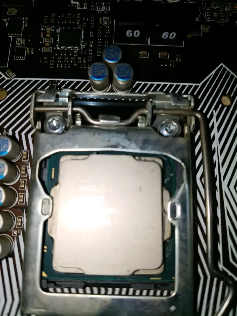 Placa Madre MSI H110M PRO-VH PLUS y Procesador i3 - 4