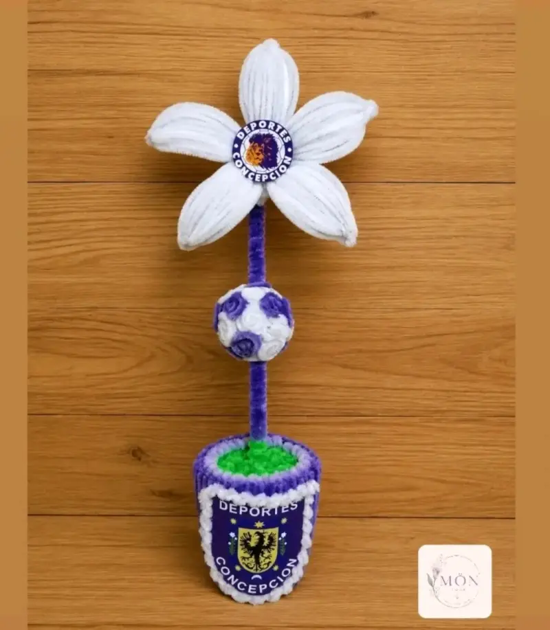 Adorno floral Deportes Concepción hecho a mano