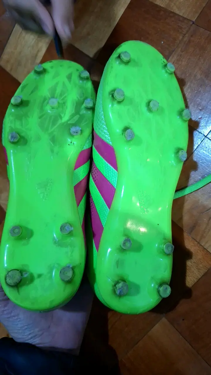 Botines de fútbol verdes con tacos Adidas - 2