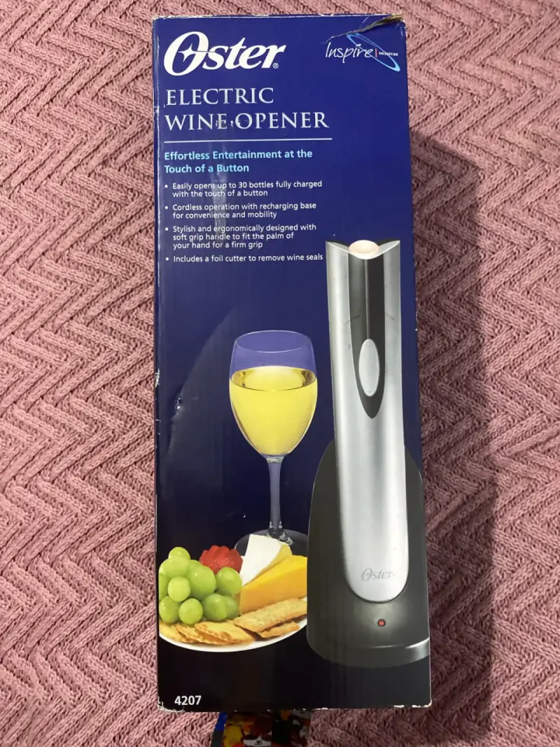Abridor de Vino Eléctrico Oster con Base Recargable - 1
