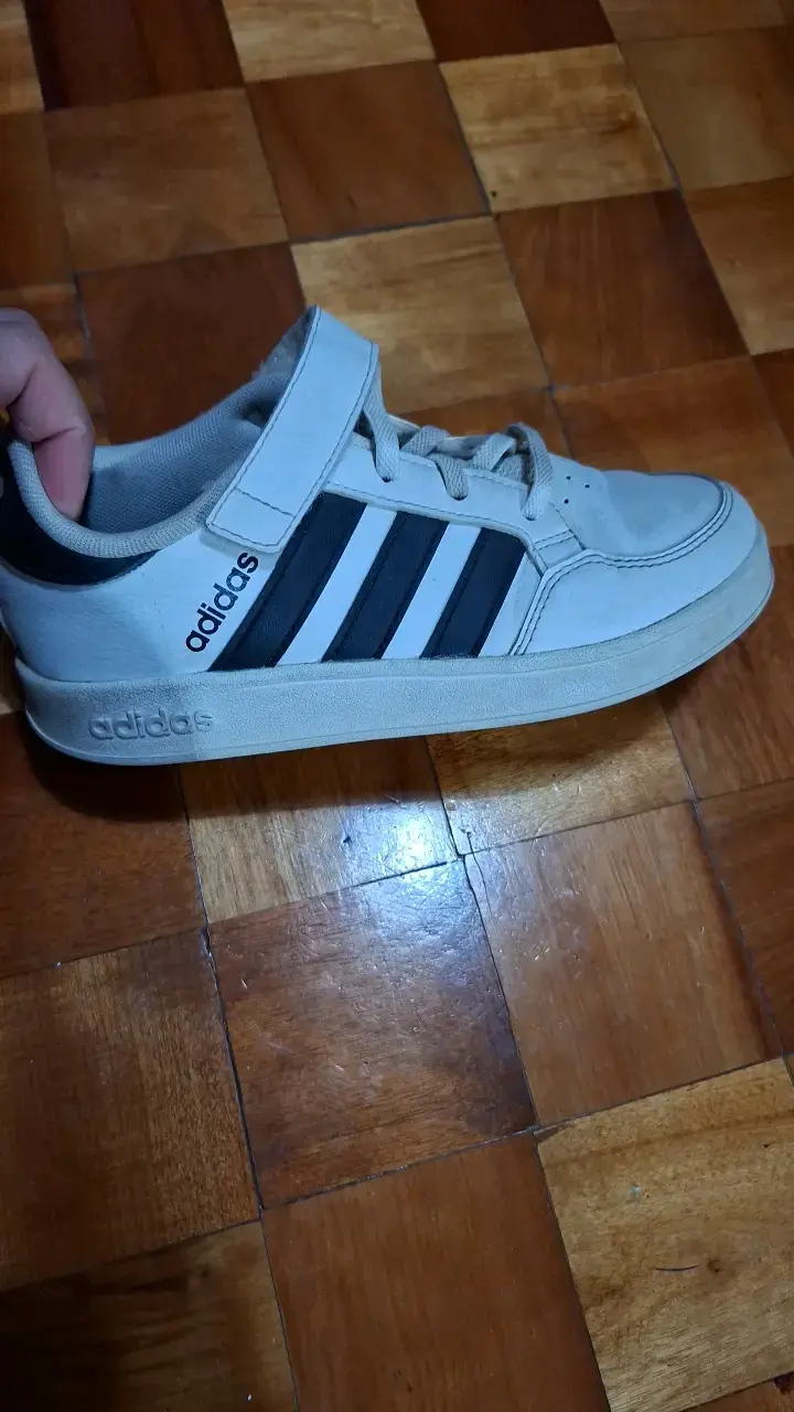 Zapatillas deportivas Adidas blancas con tiras negras - 3