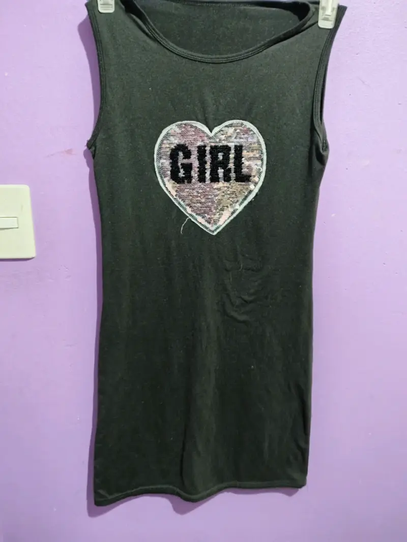 Vestido sin mangas negro con diseño de corazón - 2