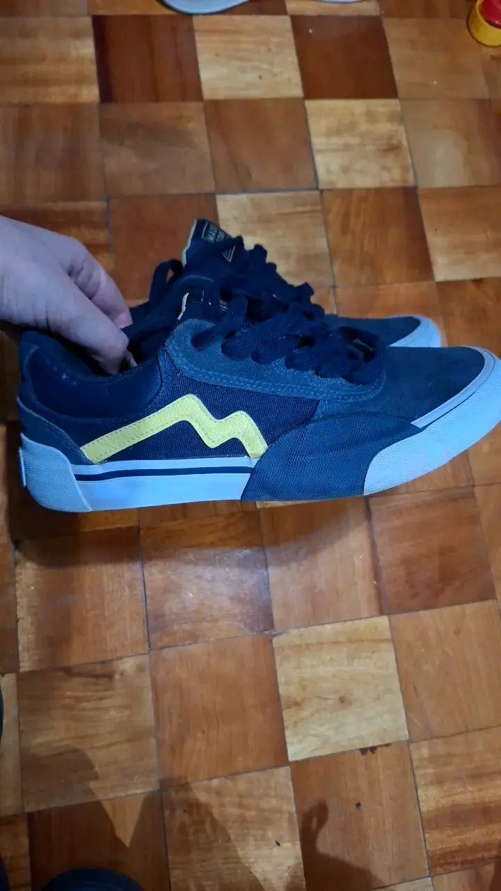 Zapatillas Maui & Sons azul con detalles amarillos - 3