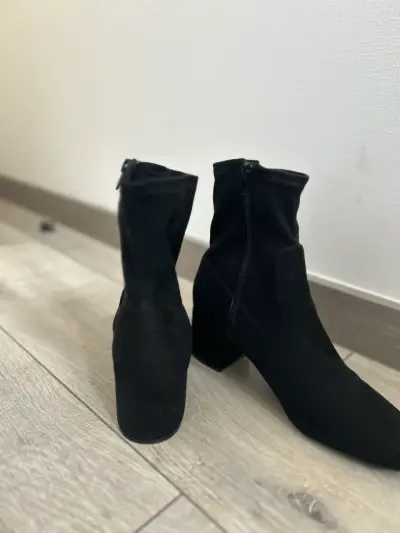 Botines negros de gamuza con tacón medio - miniatura 3