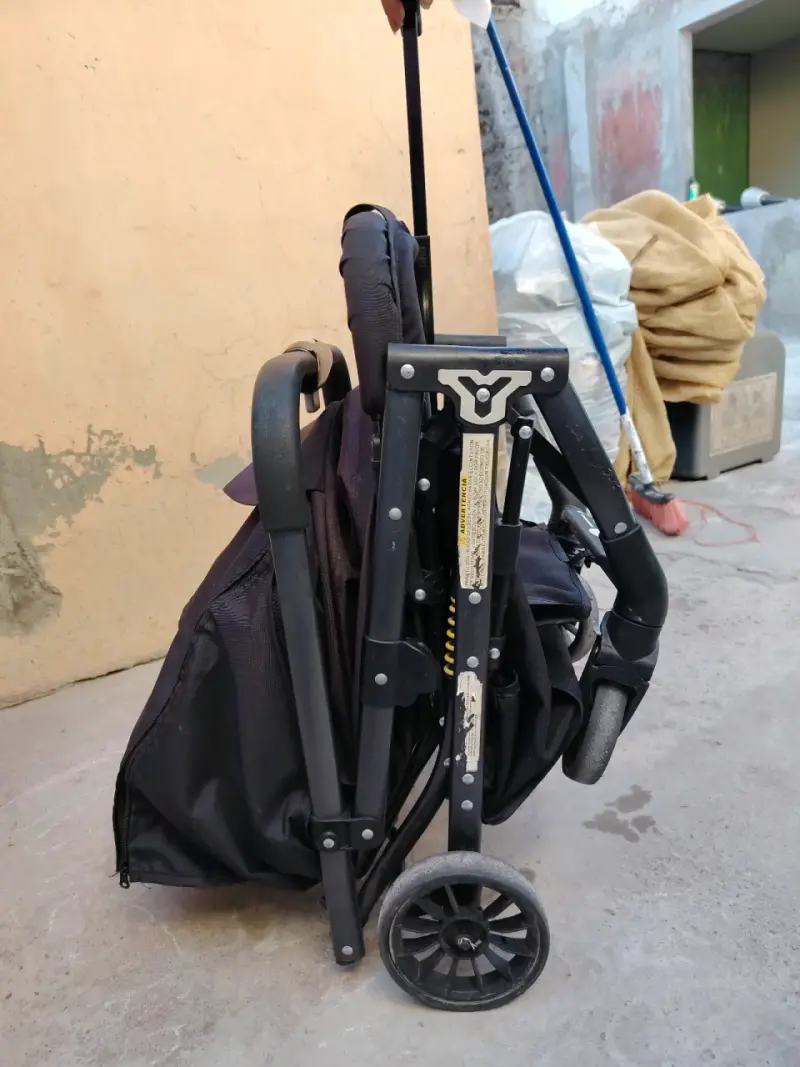 Coche de bebé plegable compacto negro - 2