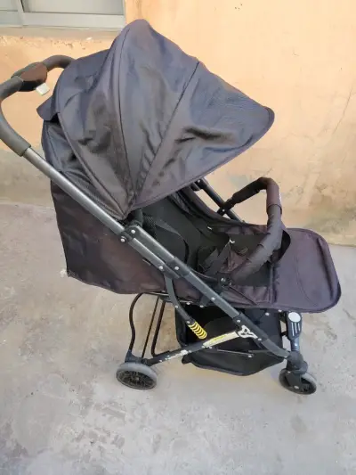 Coche de bebé plegable compacto negro - miniatura 3