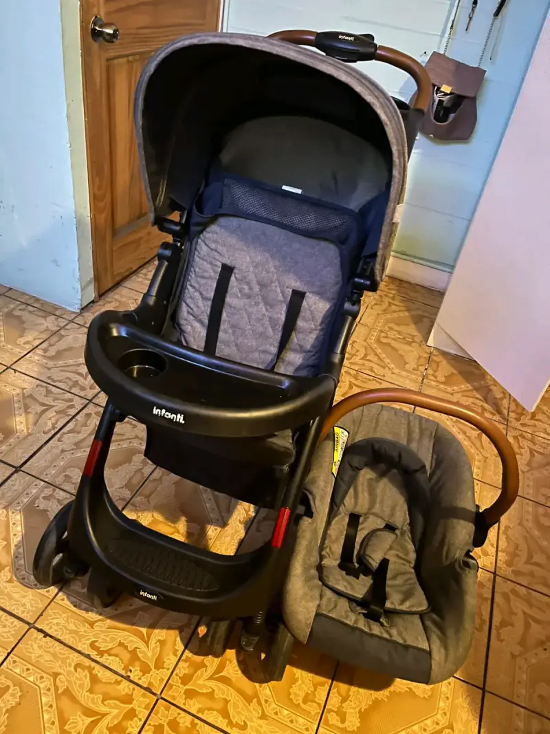 Coche de bebé Infanti con silla de auto