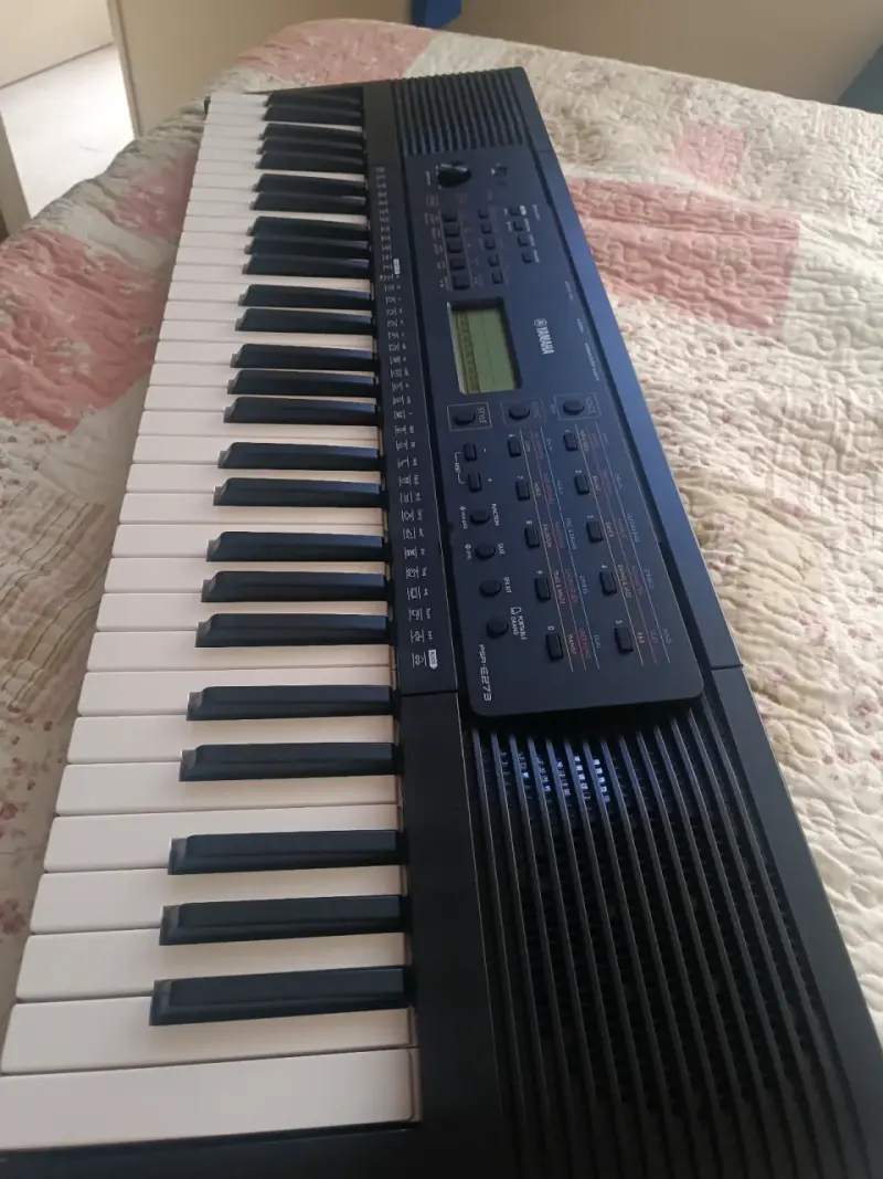Teclado Yamaha PSR-E273 con múltiples funciones - 5