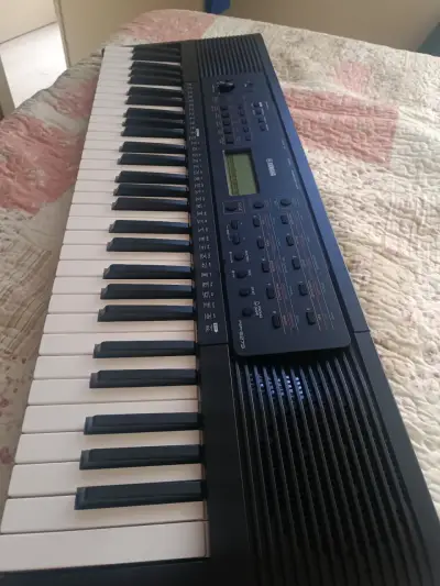 Teclado Yamaha PSR-E273 con múltiples funciones - miniatura 5
