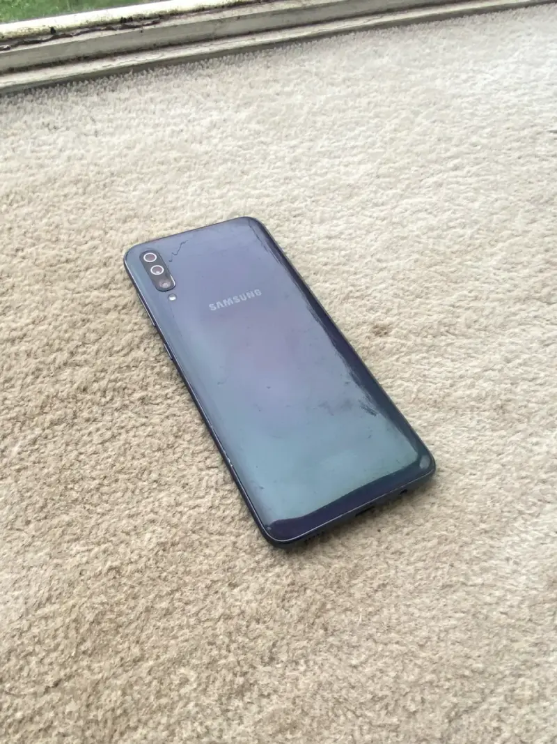 Smartphone Samsung Galaxy A70 en buen estado - 3