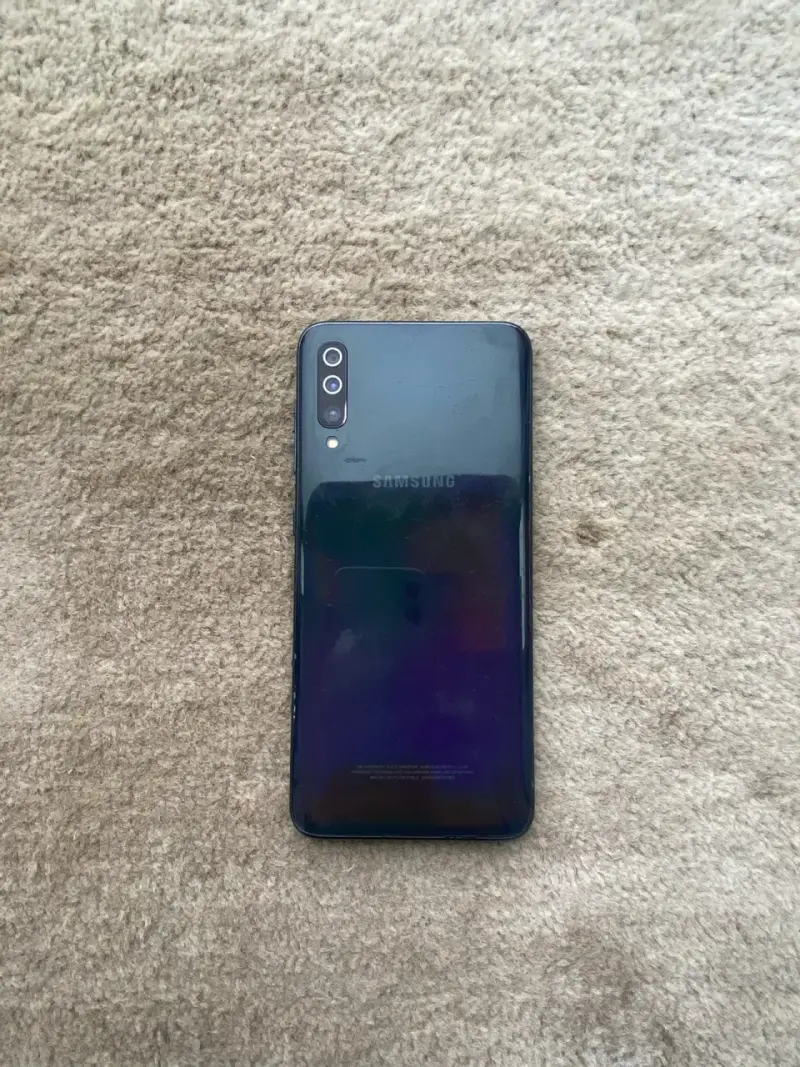 Smartphone Samsung Galaxy A70 en buen estado - 4