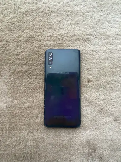 Smartphone Samsung Galaxy A70 en buen estado - miniatura 4