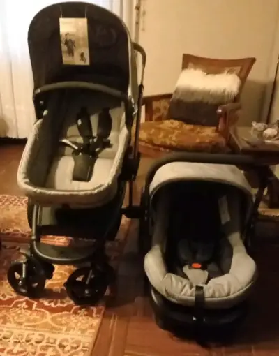 Coche de bebé gris con capota ajustable - miniatura 2