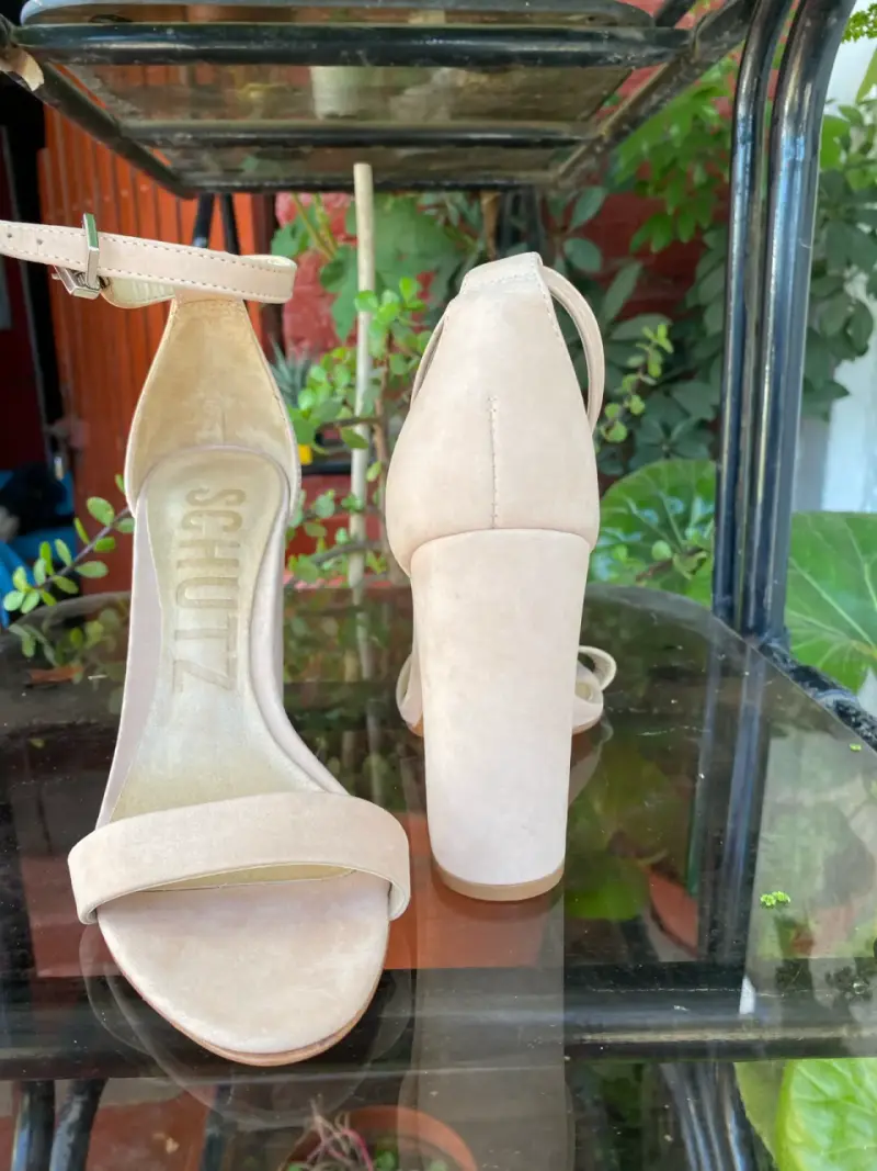 Sandalias de tacón alto color beige Schutz - 3