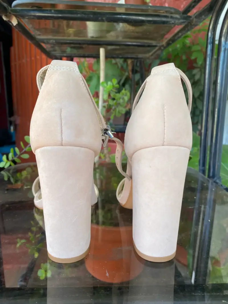 Sandalias de tacón alto color beige Schutz - 4