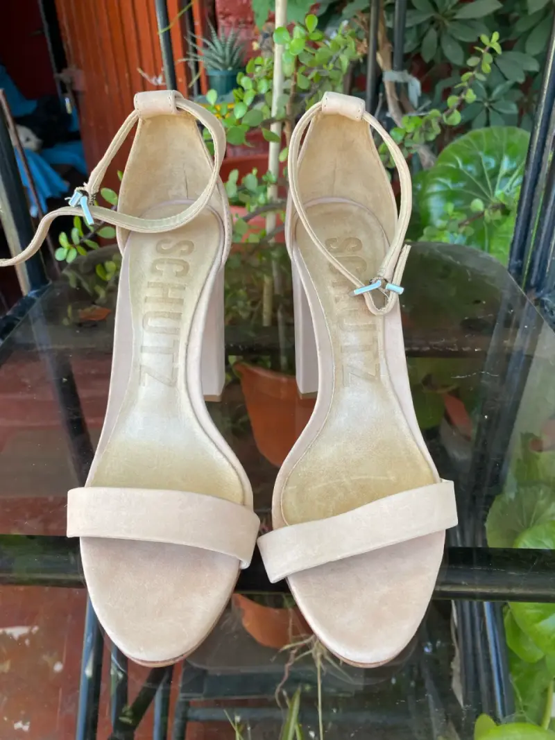 Sandalias de tacón alto color beige Schutz - 6