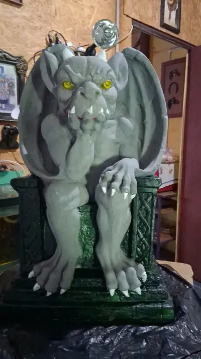 Estatua de gárgola decorativa - miniatura 1