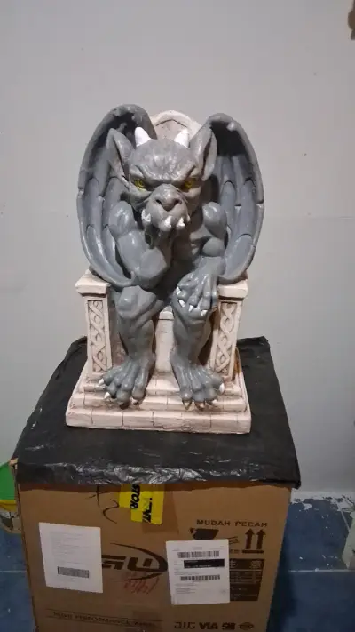 Estatua de gárgola decorativa - miniatura 3