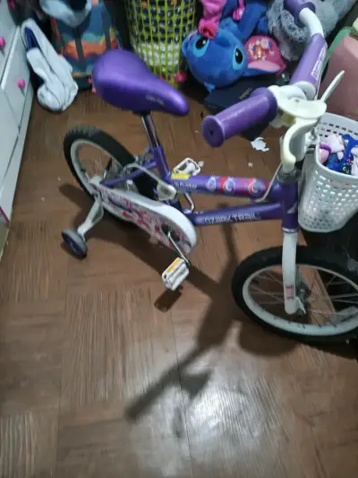 Bicicleta infantil Ozark Trail morada con canasto - miniatura 4
