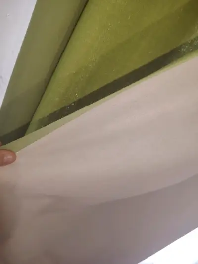 Cortinas verdes con ojales metálicos - miniatura 1