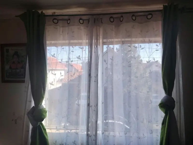 Cortinas verdes con ojales metálicos - 3