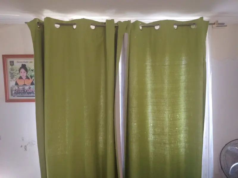 Cortinas verdes con ojales metálicos - 6