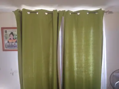 Cortinas verdes con ojales metálicos - miniatura 6
