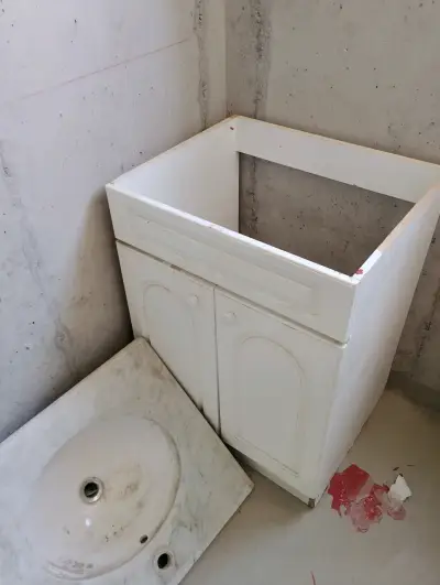 Mueble de baño con lavamanos de mármol - miniatura 1