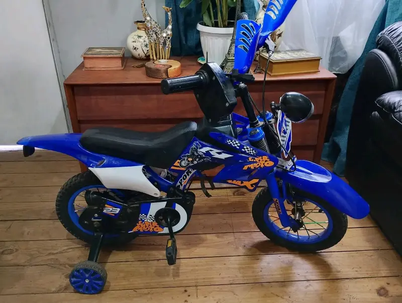 Bicimoto Infantil Azul con Ruedas de Entrenamiento - 1