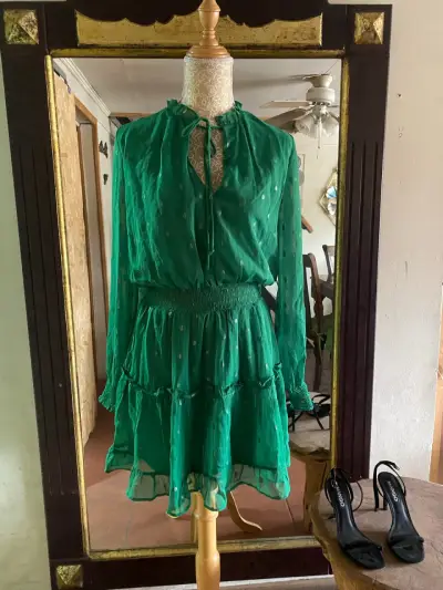 Vestido verde de gasa con detalles bordados - miniatura 1