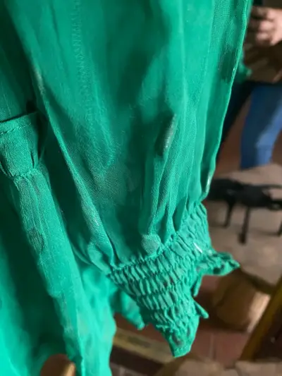 Vestido verde de gasa con detalles bordados - miniatura 3