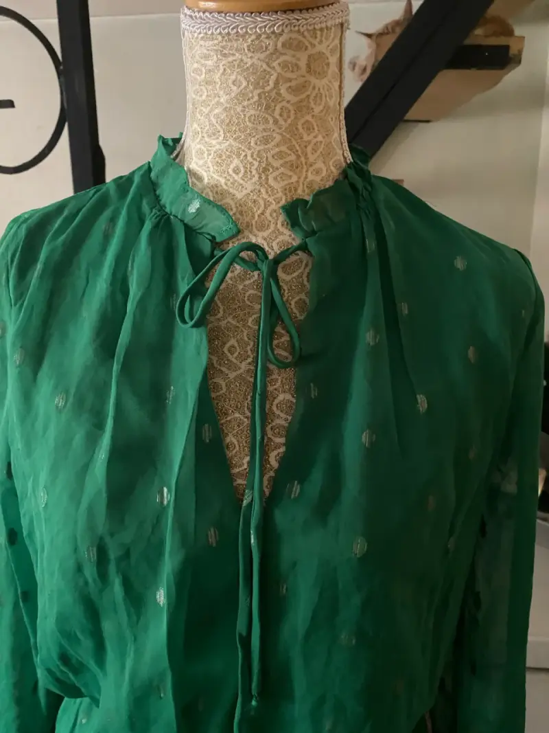 Vestido verde de gasa con detalles bordados - 4