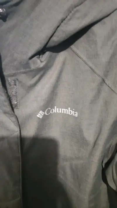 Parka Columbia verde con capucha de piel - miniatura 2