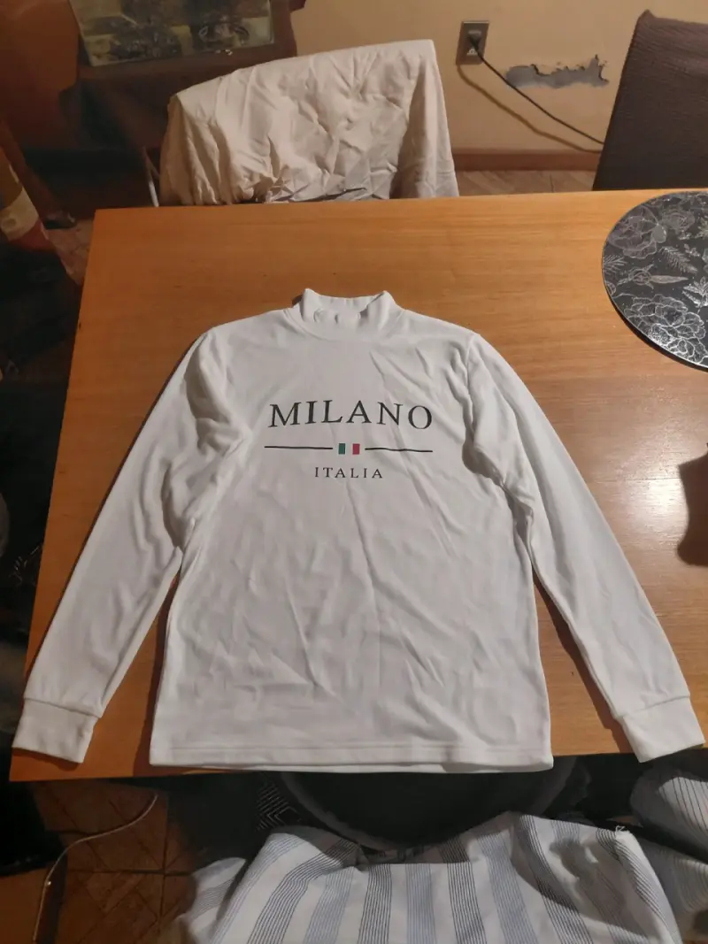 Polera blanca de manga larga Milano Italia