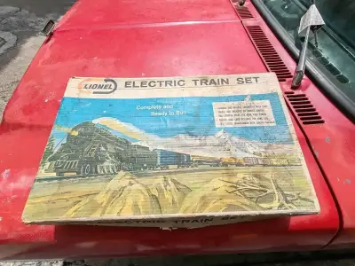 Set de Tren Eléctrico Lionel Completo y Listo para Usar - miniatura 1