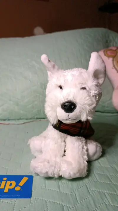 Peluche de perro blanco con chaleco escocés - miniatura 1