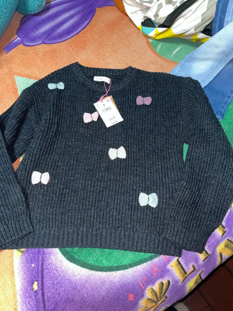 Suéter negro con lazos decorativos para niña - 2
