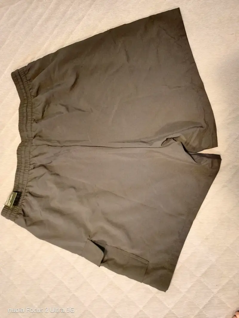 Shorts cargo negros Adidas para hombre - 2