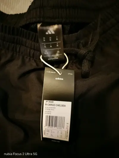 Shorts cargo negros Adidas para hombre - miniatura 3