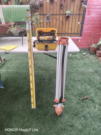 Nivel óptico South NL-C32 con trípode - miniatura 2