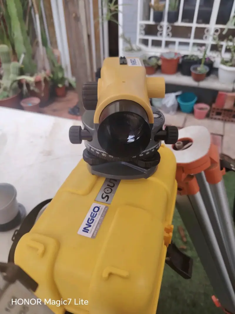 Nivel óptico South NL-C32 con trípode - 3