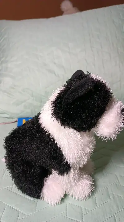 Peluche de perro blanco y negro - miniatura 4