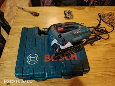 Sierra caladora Bosch Professional con estuche - miniatura 1