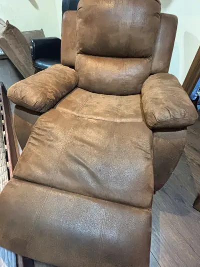 Sillón reclinable de cuero sintético marrón - miniatura 1
