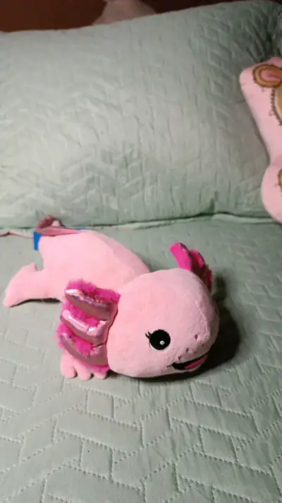 Peluche de ajolote rosado suave y adorable - miniatura 4