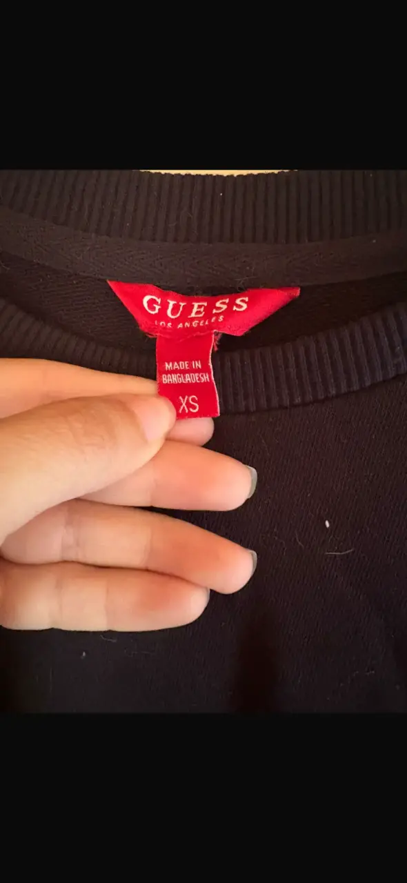 Polerón negro Guess con logo brillante - 2