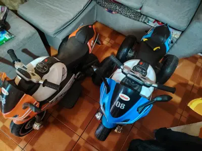 Motos eléctricas para niños Bebesit colores variados - miniatura 1