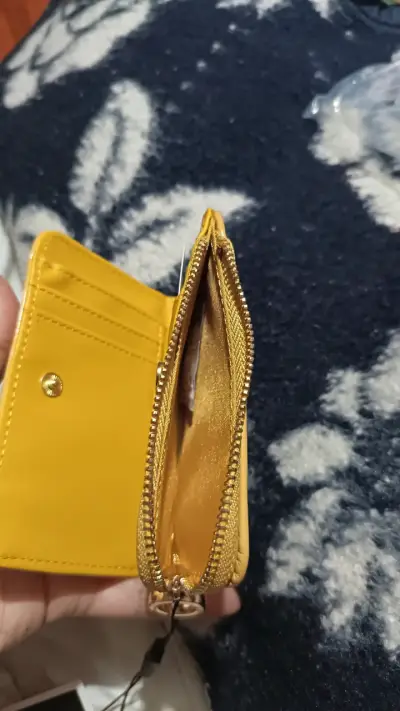 Billetera amarilla de cuero sintético con cierre - miniatura 4