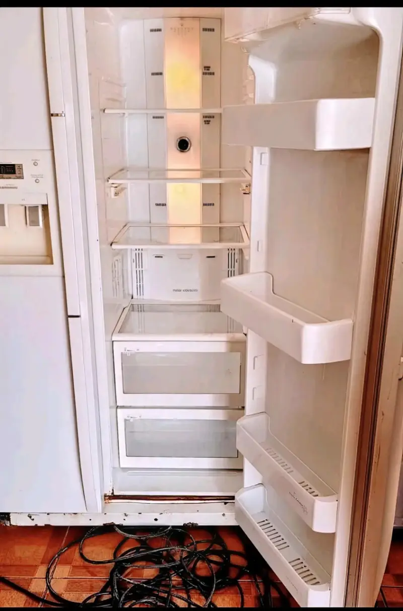 Refrigerador Side by Side Samsung con dispensador de agua - 2
